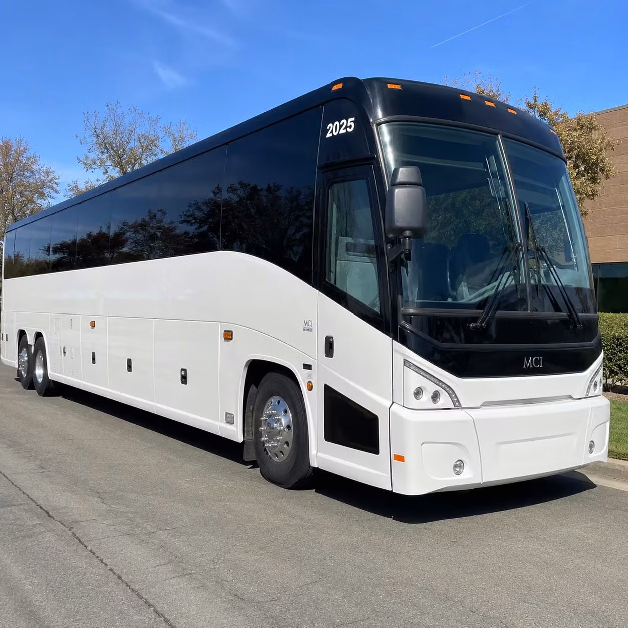 charter buses and party buses to north island credit union amphitheatre in chula vista